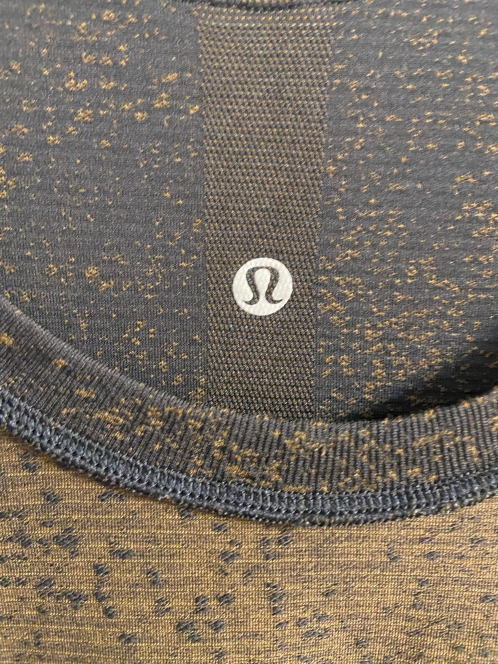 lululemon athletica Long Sleeve Crew Top in Olive Green with Black Trim Sz 20 - Picture 7 of 8